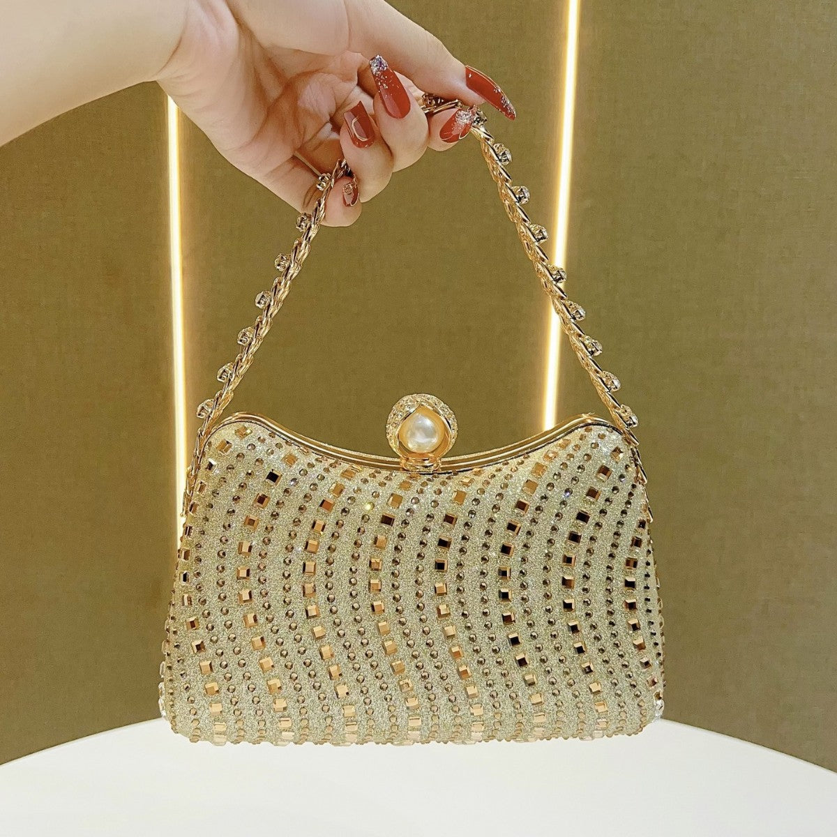 Elegant Rhinestone-Embellished Vintage Evening Bag for Women, A Premium Crystal Top-Handle Chain Crossbody Handbag with Sophisticated Design, Perfect for Banquets Weddings & Special Occasions