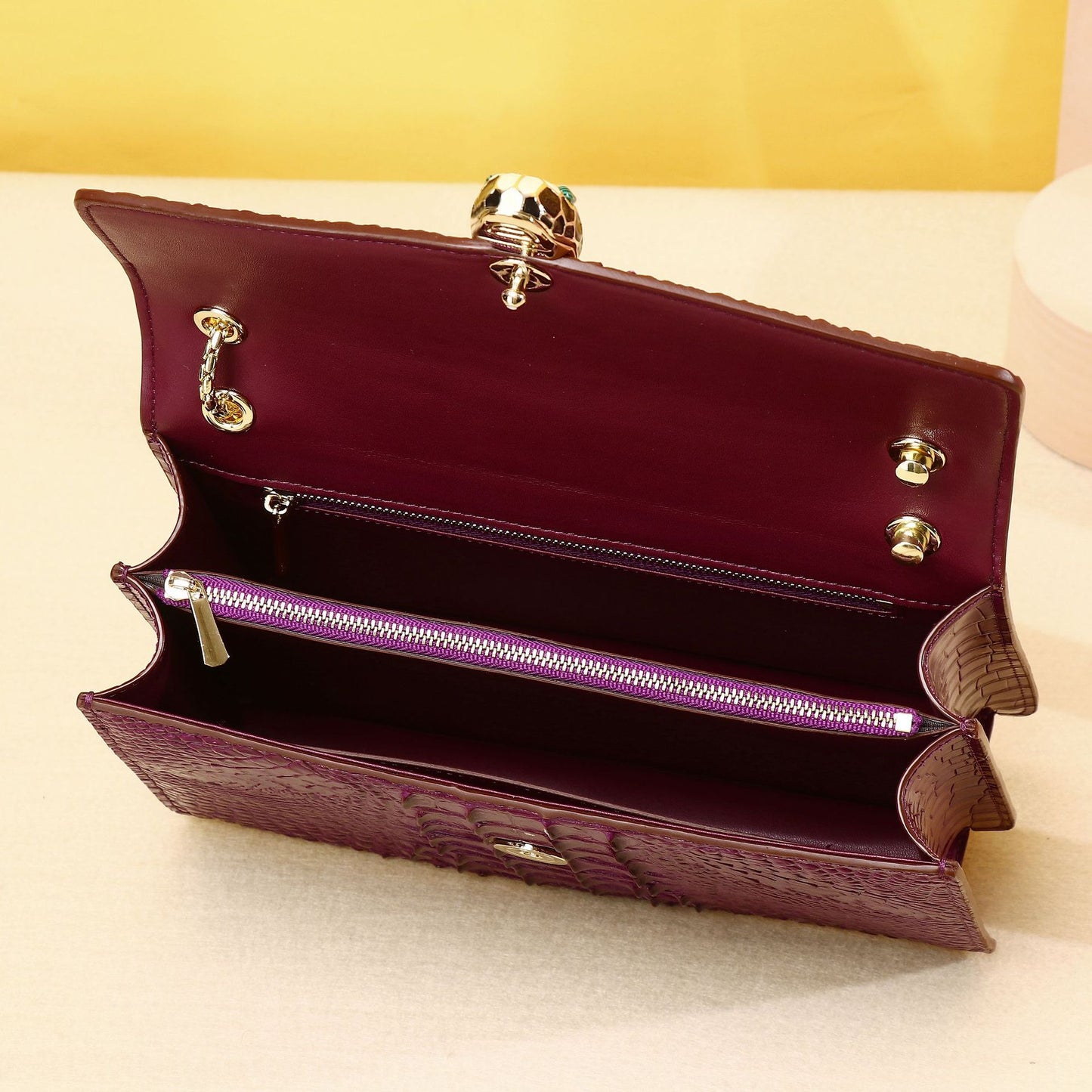 New Arrival Croc-Effect Small Square Bag for Women, A Light Luxury Shoulder Crossbody Handbag with Versatile Fashionable Design