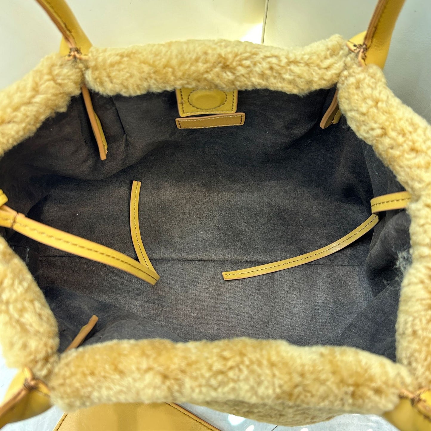 New Fall/Winter Lamb Wool Shoulder Tote, Large High-End Stylish Commuter Bag for Women