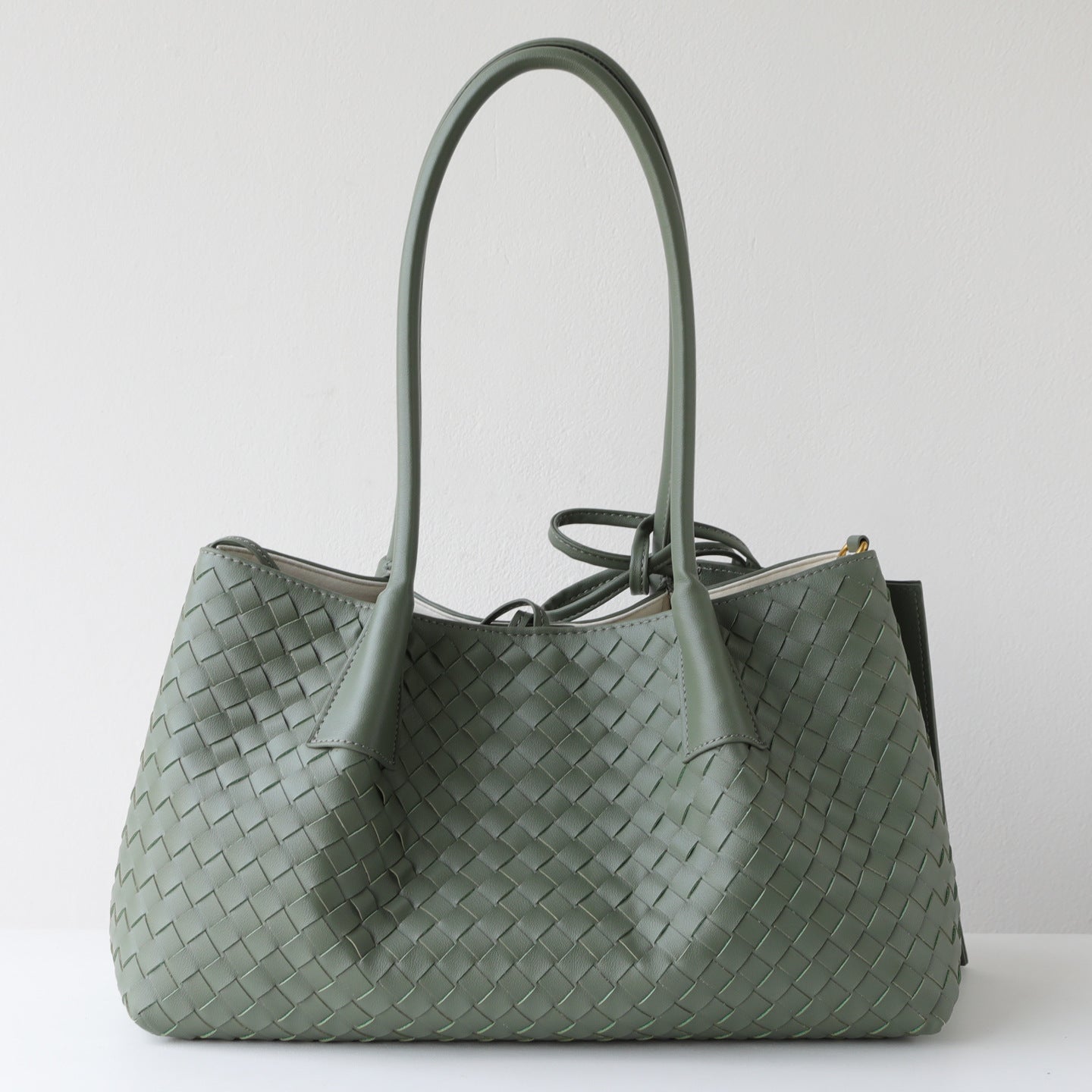 Genuine Leather Woven Underarm Bag for Women Large Capacity Commuter Shoulder Handbag, Niche Versatile Purse with Artisan Texture