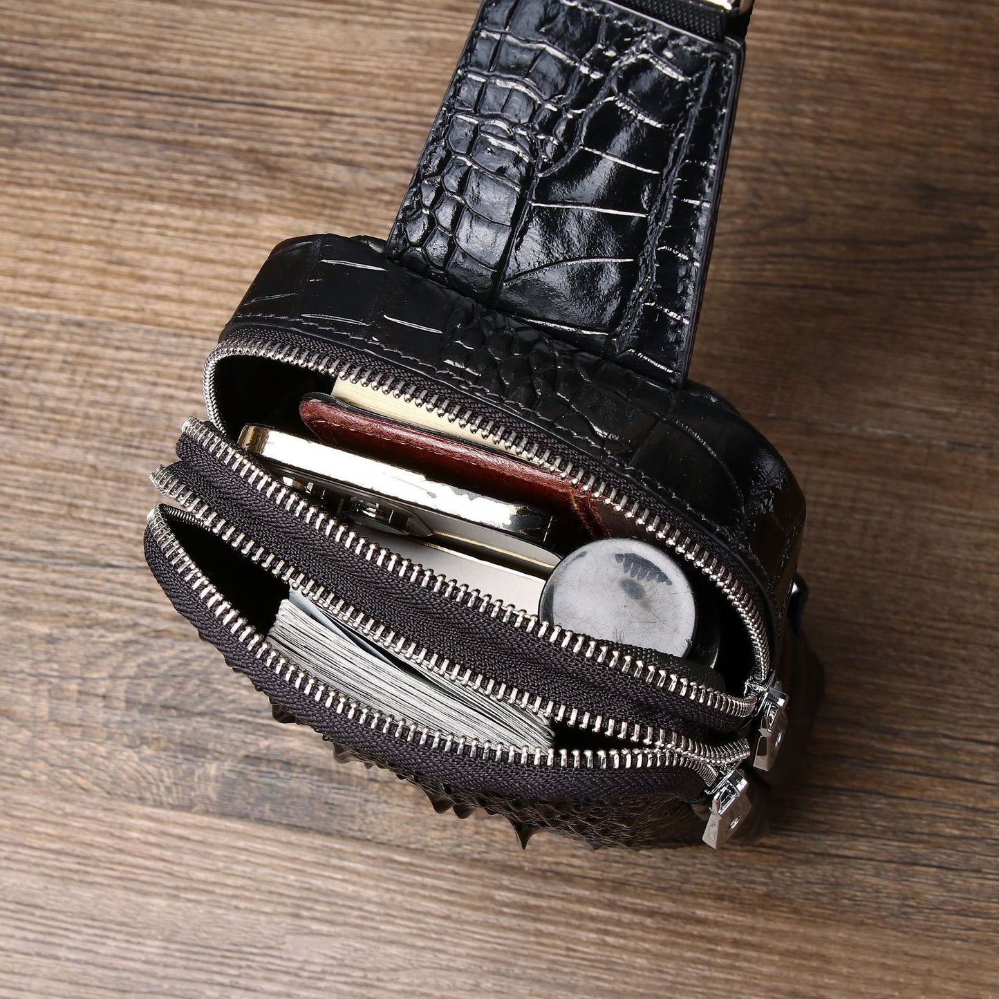 New Arrival Croc-Effect Small Chest Bag for Men, A Fashionable Outdoor Mini Crossbody Front Pack with Trendy Classic Design