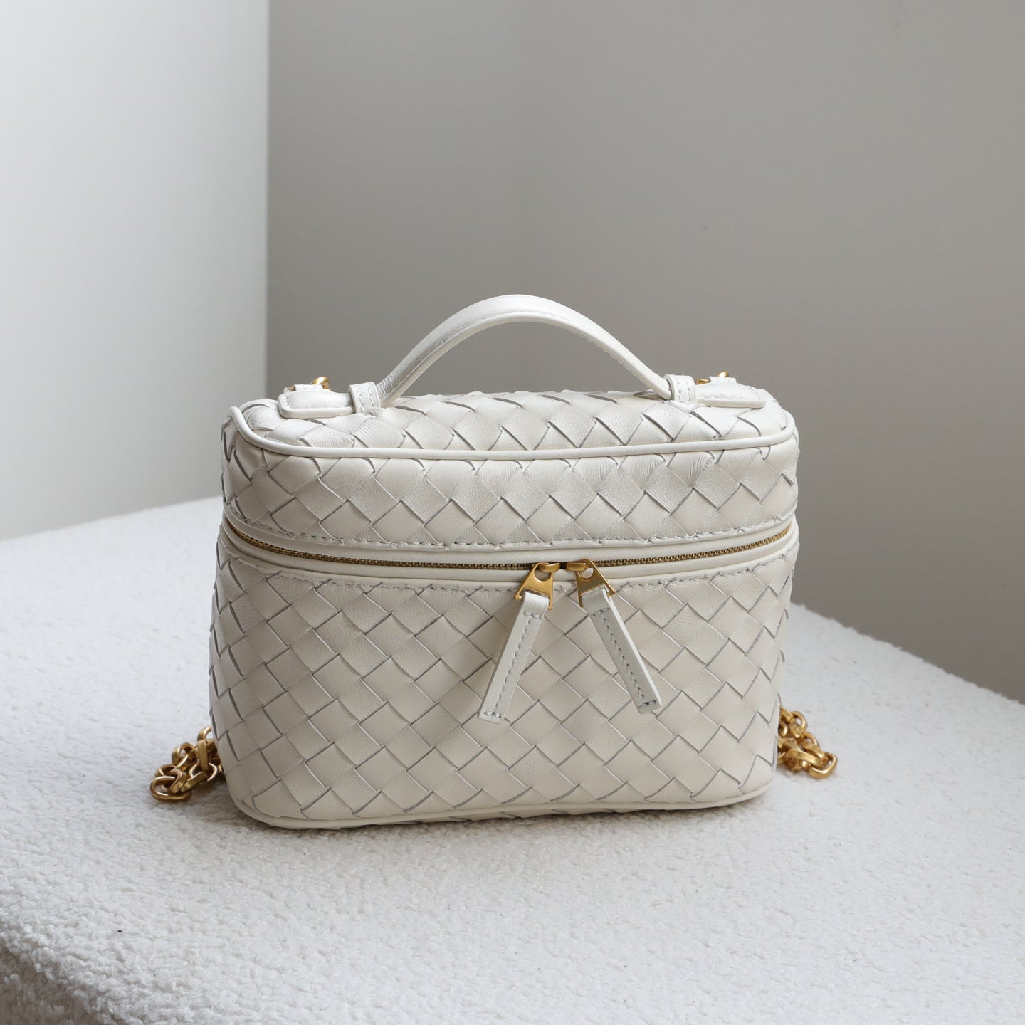 Handwoven Sheepskin Box Mini Bag for Women Commuter Shoulder Crossbody Handbag, Niche Designer Purse with Chain Strap and Woven Texture