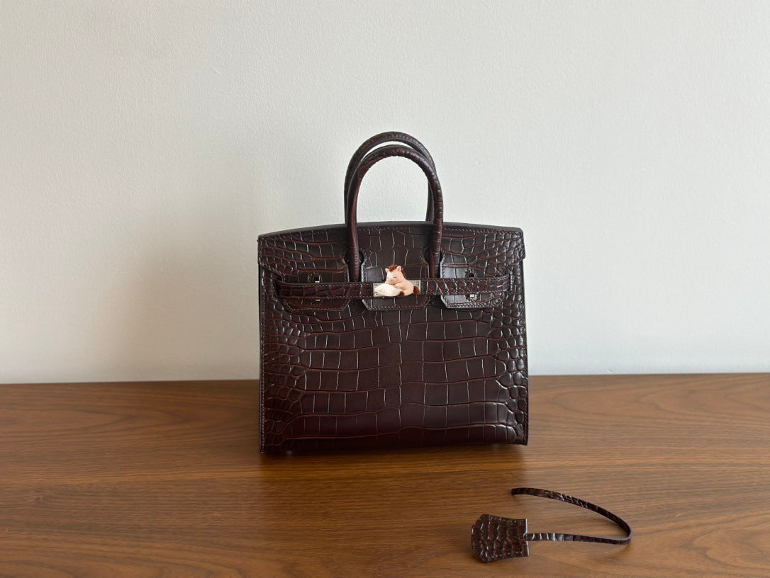 Chic Silver-Tone External Stitching Croc-Embossed Birkin-Inspired Tote Bag for Women, 25cm Stainless Steel Hardware Top-Layer Cowhide Handbag with Premium Quality