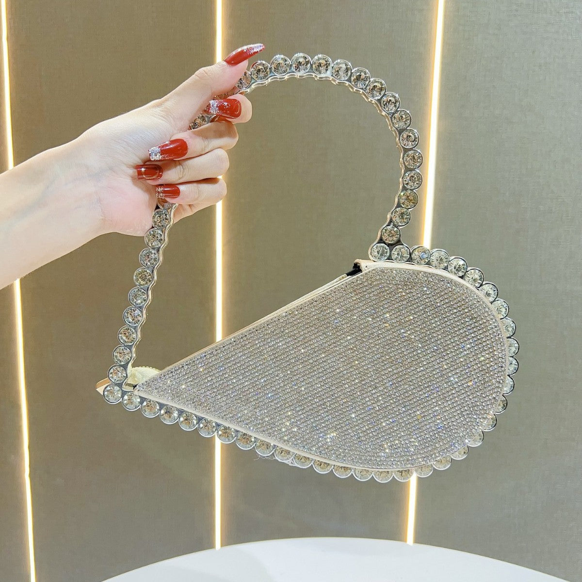 Dazzling Rhinestone Heart-Shaped Clutch for Women, A Korean-Style Top-Handle Evening Bag with Removable Crossbody Shoulder Strap, Perfect for Banquets Weddings & Parties