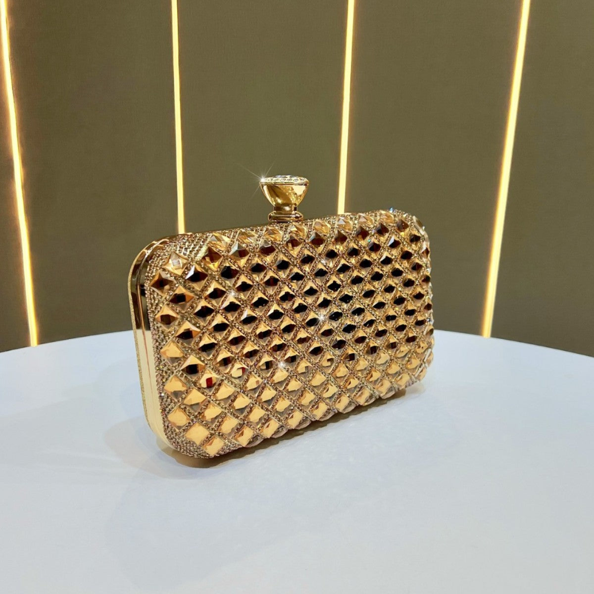 Dazzling Rhinestone-Embellished Evening Clutch for Women, A Sparkly Crossbody Bag with Elegant Design, Perfect for Formal Dresses Parties Weddings & Banquets