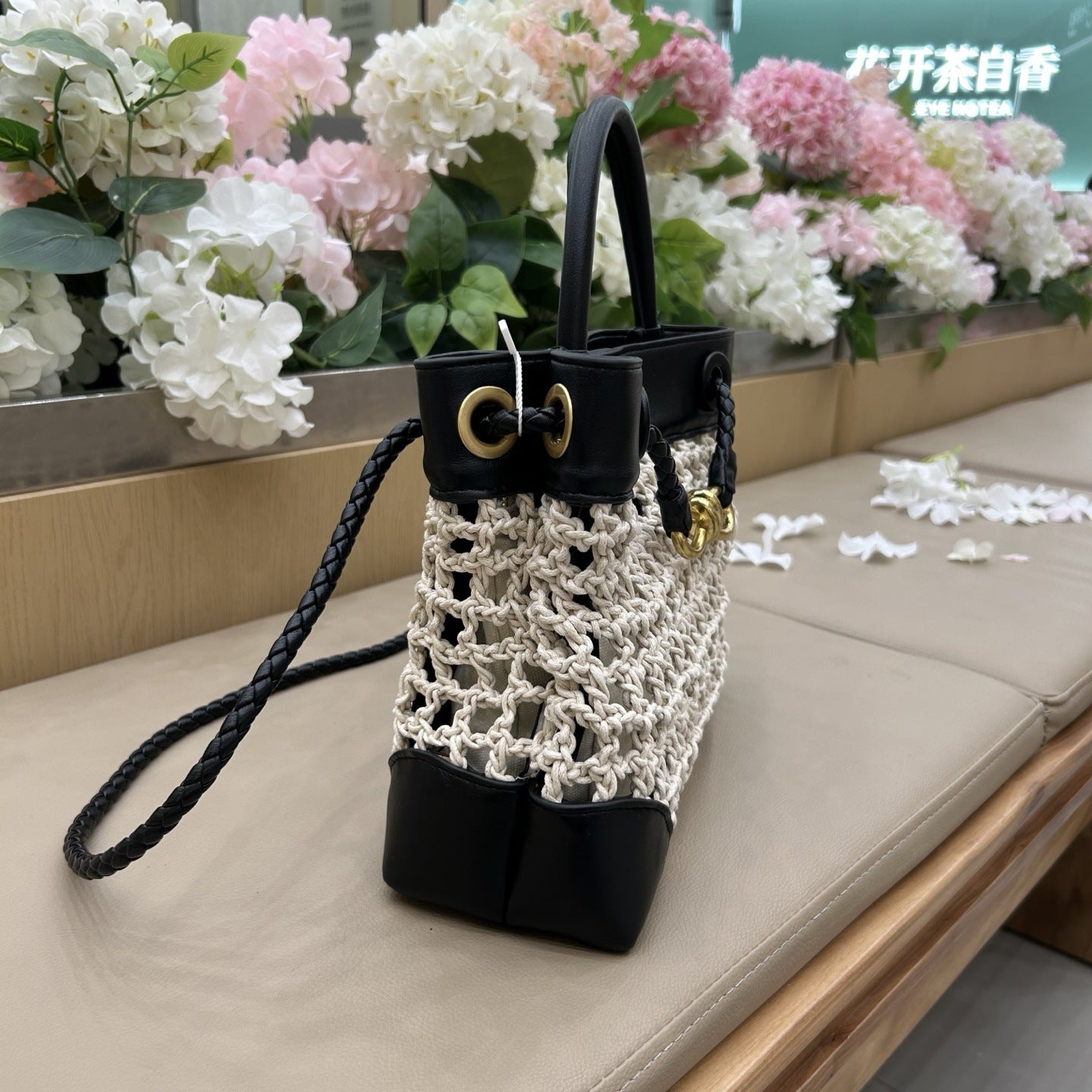 Genuine Leather Patchwork Tote Bag with Metal Butterfly Buckle, New Handwoven Cotton Rope Top Handle Mother-Child Bag, Trendy Handbag for Ladies