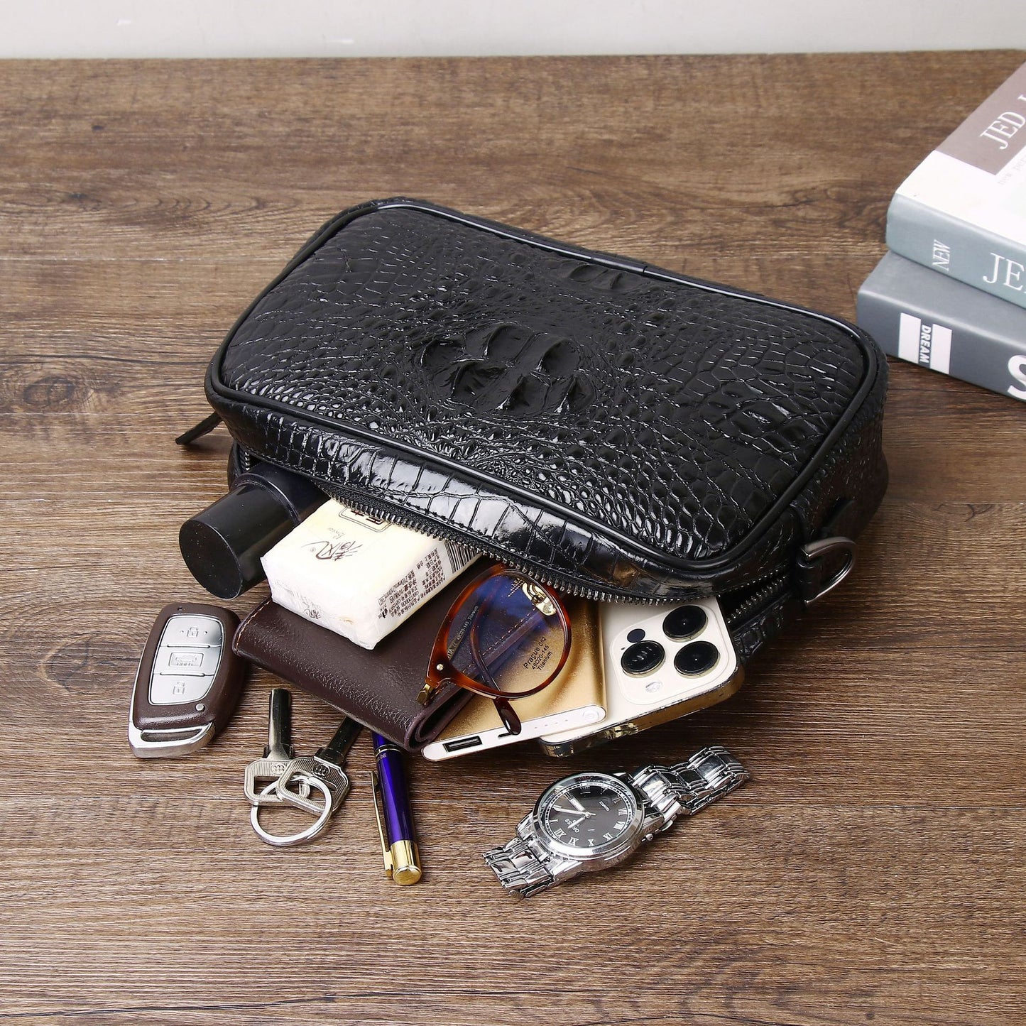 New Arrival Croc-Effect Small Crossbody Bag for Men, An Outdoor Fashionable Shoulder Sling Pack with Casual Design