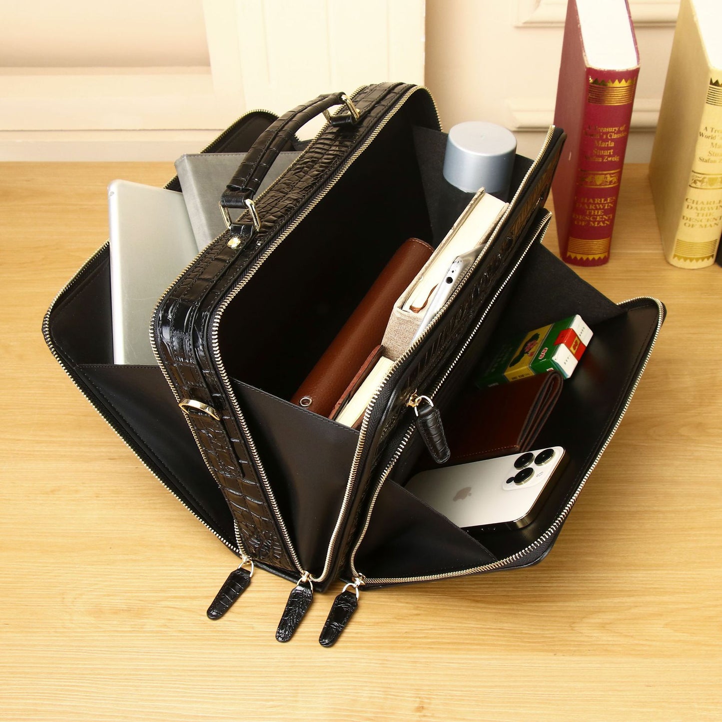 New Arrival Croc-Effect Genuine Leather Briefcase for Men, A Large Capacity Business Laptop Bag with Trendy Professional Design