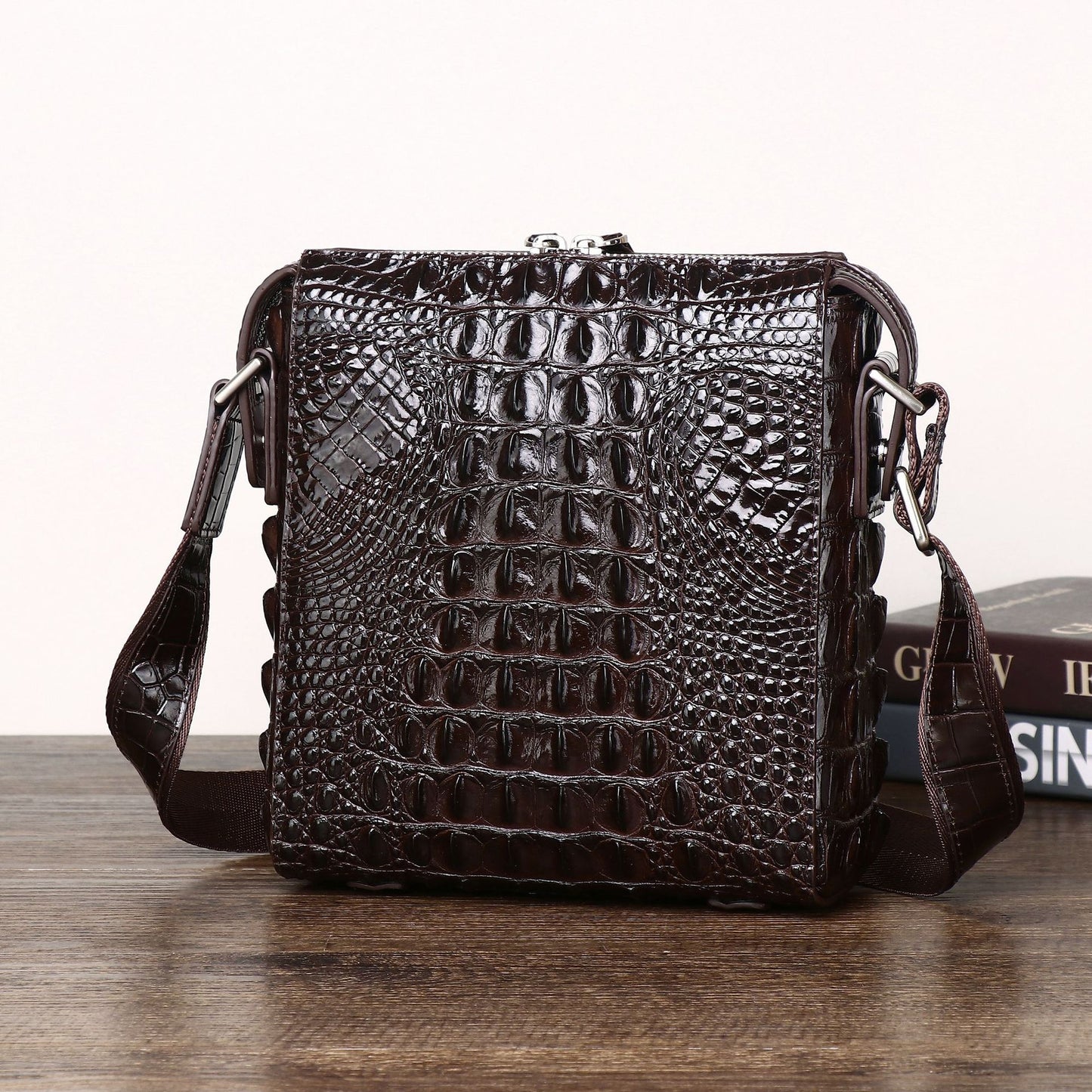 New Arrival Croc-Effect Business Shoulder Bag for Men, A Fashionable Crossbody Casual Bag with Trendy Outdoor Design