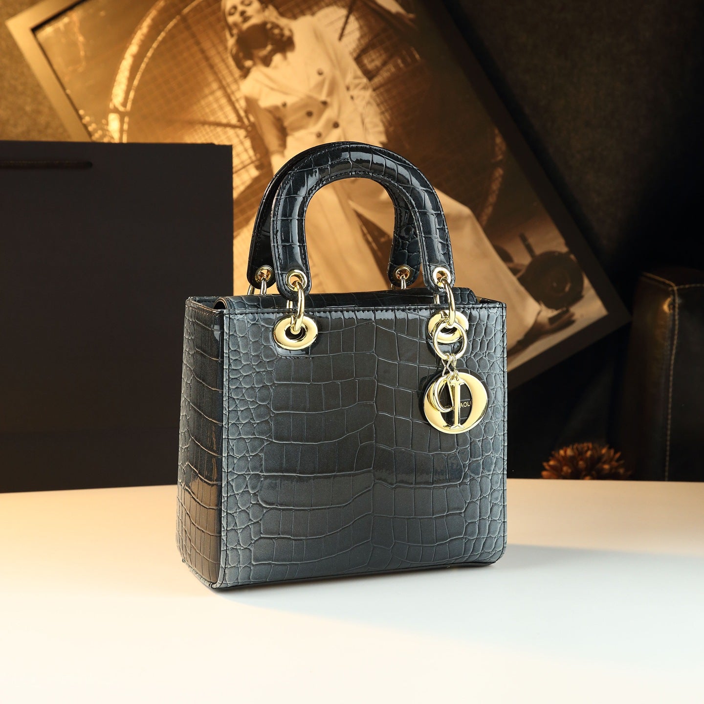 New Arrival Lady-Inspired Croc-Effect Leather Bag for Women, A Light Luxury Shoulder Crossbody Top-Handle Handbag with Textured Premium Design