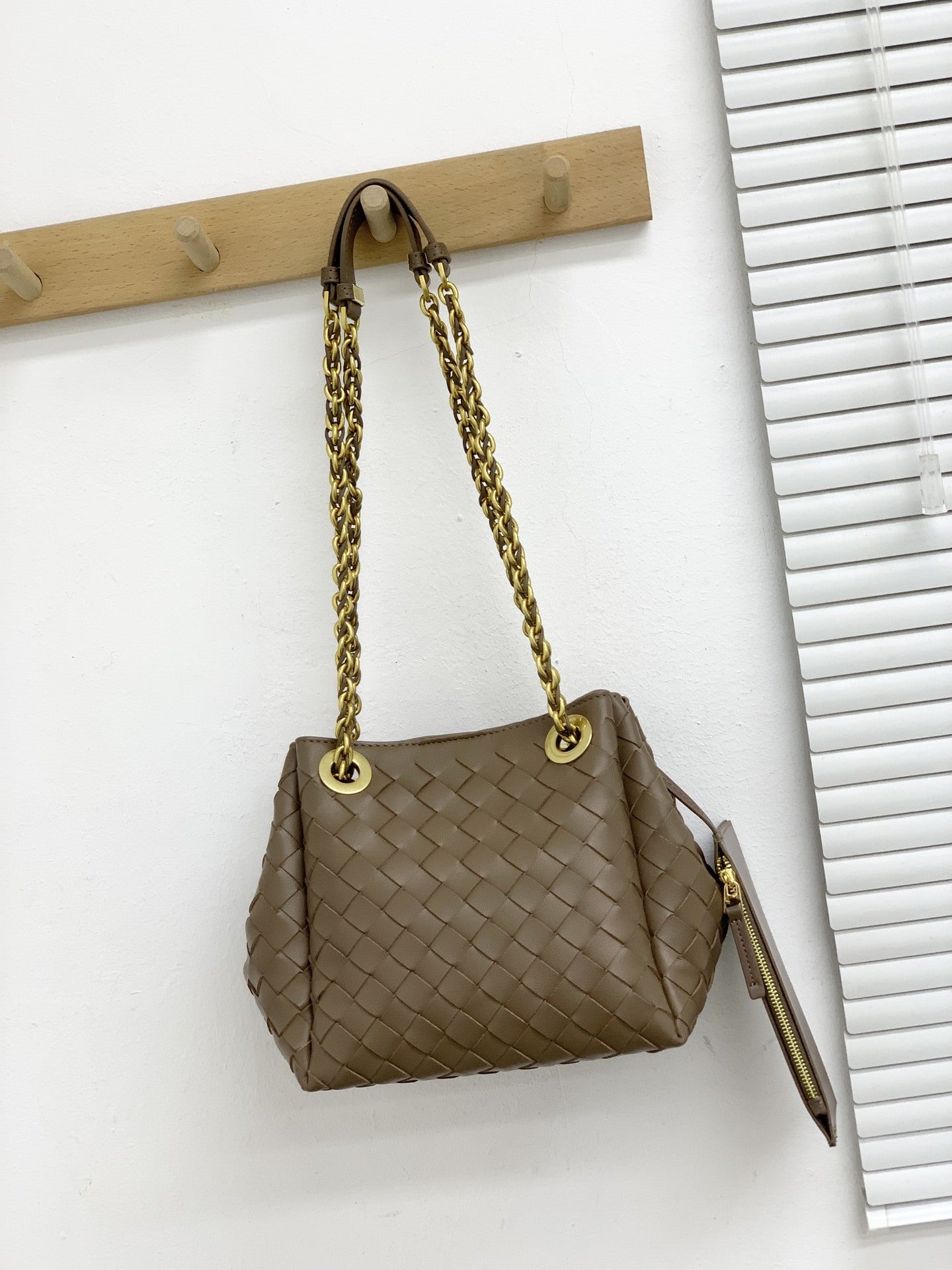 Genuine Leather Metal Chain Woven Parachute Bag for Women, Large Capacity Vintage Underarm Shoulder Crossbody Purse, Premium Handbag for Ladies