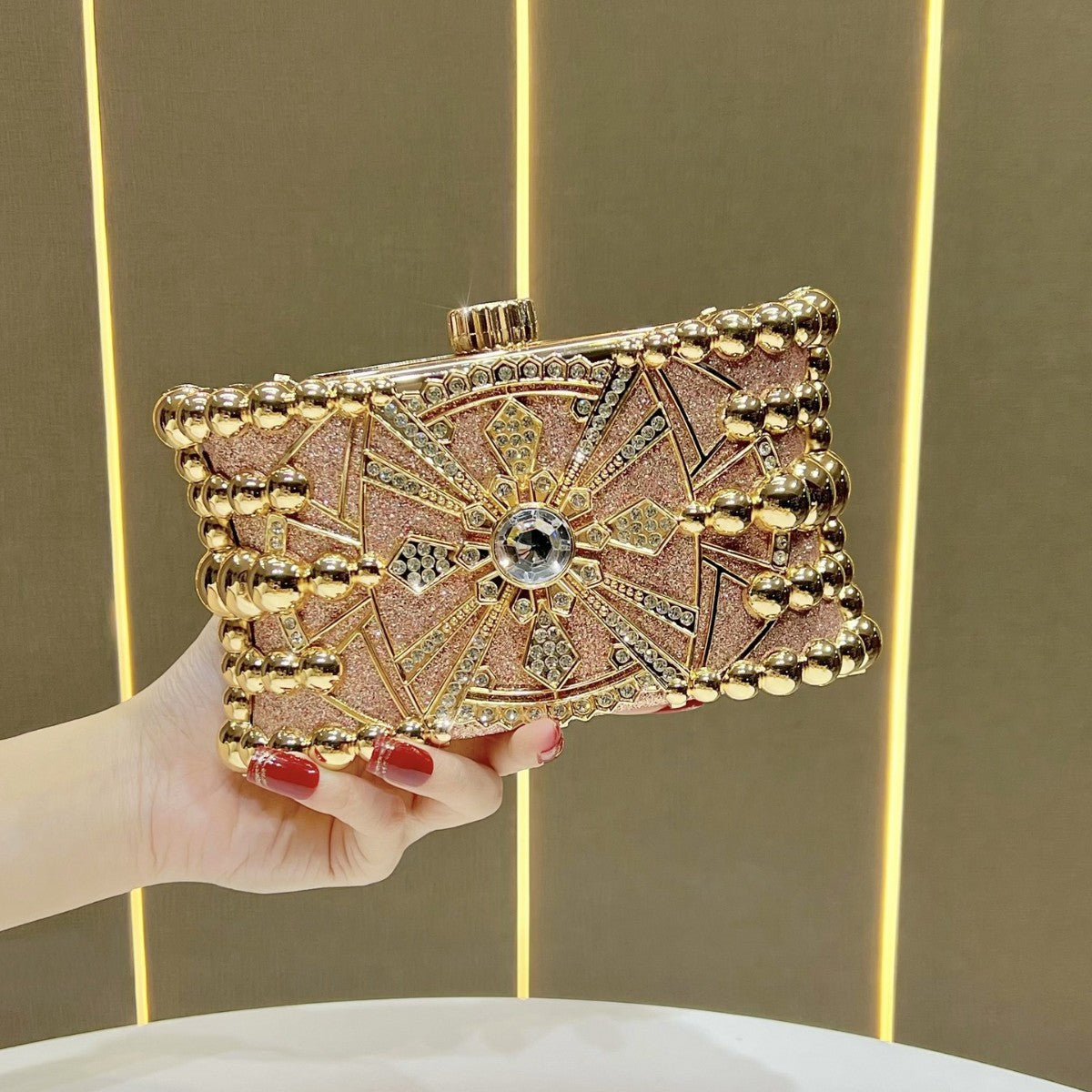 Elegant Vintage Rhinestone-Embellished Evening Clutch for Women, A Light Luxury Crystal Top-Handle Bag with Versatile Chain Crossbody Strap, Perfect for Banquets Weddings & Formal Events