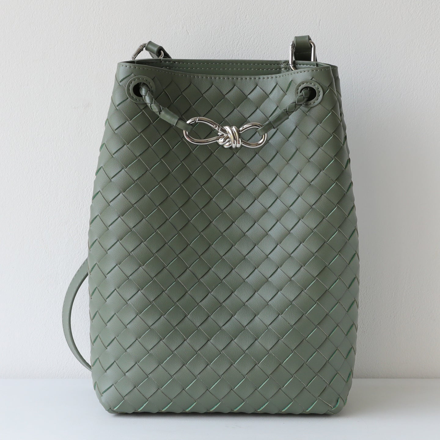 Bow Woven Bucket Bag for Women Niche Shoulder Crossbody Handbag, Fashion Cowhide Purse with Elegant Bow Detail