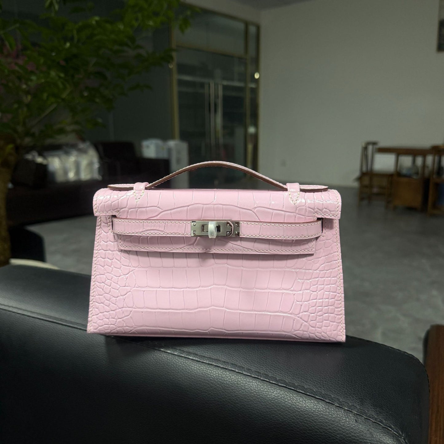 Premium 22cm Croc-Effect Kelly-Inspired Top-Handle Bag for Women, Hand-Stitched Waxed Thread Detailing with Steel Hardware, Light Luxury Genuine Top-Layer Cowhide Leather Handbag