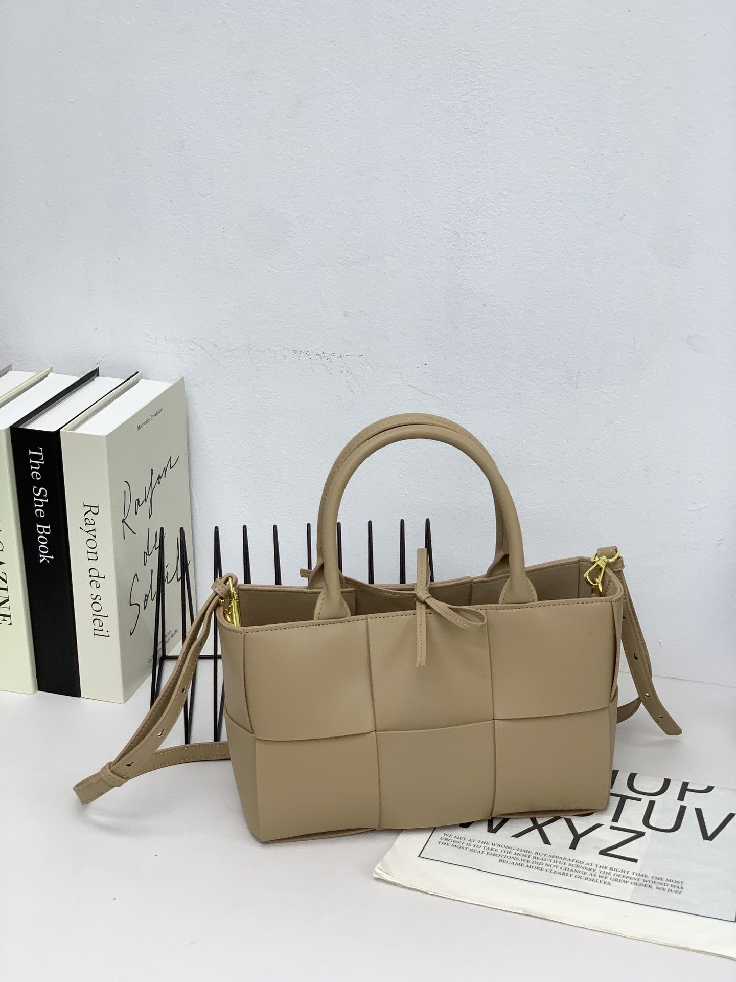 Genuine Leather Woven Large Capacity Tote Bag for Women, New Premium Shoulder Underarm Top Handle Purse, Fashionable Commute Handbag for Ladies