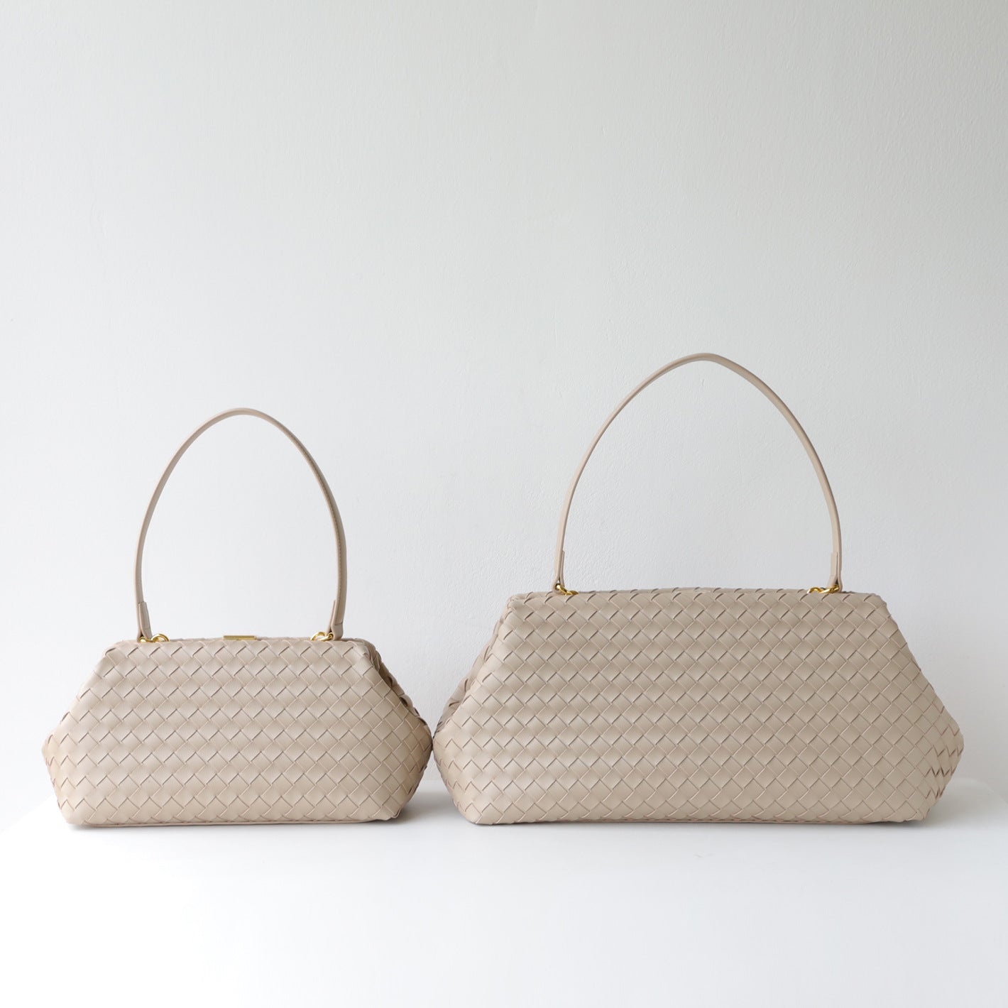 Woven Clasp Tote Bag for Women Large Capacity Commuter Shoulder Handbag, Premium Fashion Purse with Elegant Hardware Detail