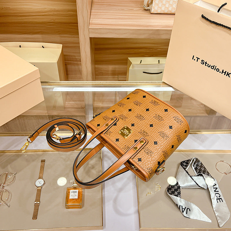 Exquisite Chinese Embroidery Genuine Leather Handbag for Women, Cheongsam-Inspired Elegant Tote with Premium Sophisticated Look, A Thoughtful Gift for Mom