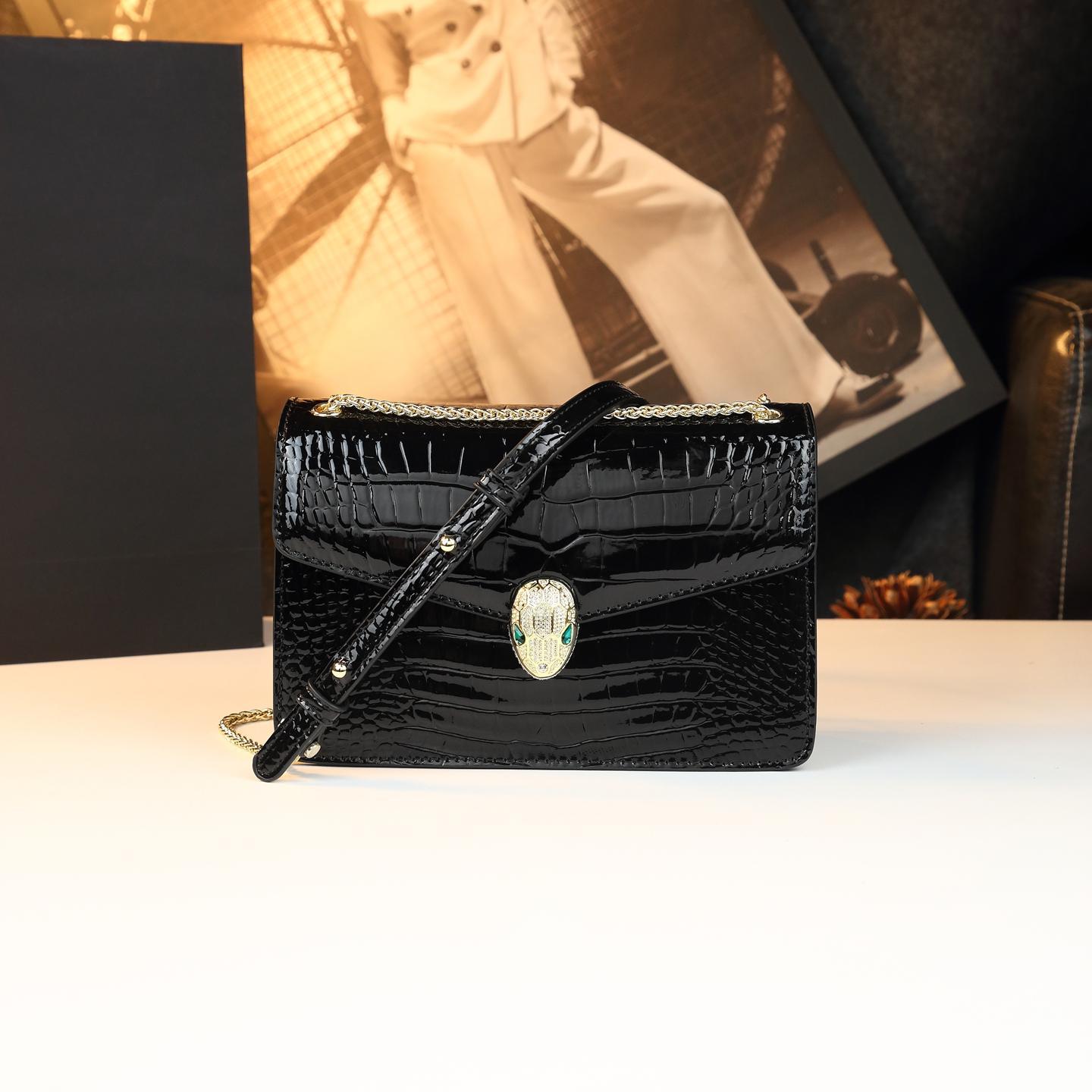 New Arrival Croc-Effect Genuine Leather Small Square Bag for Women, A Serpent-Head Chain Crossbody Shoulder Handbag with Elegant Design