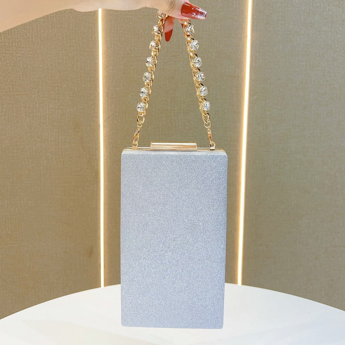 Chic Chain Top-Handle Evening Bag for Women, A Turn-Lock Banquet Purse Perfect for Formal Dresses with Convenient Phone Compartment