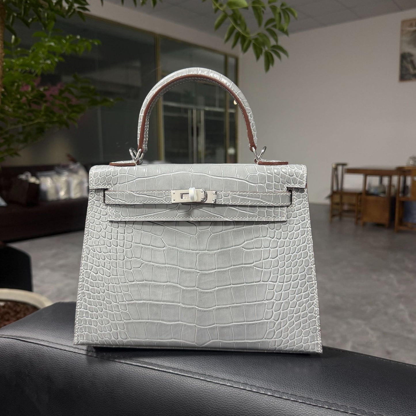 Premium 25cm Kelly-Inspired Fully Hand-Stitched Croc-Effect Leather Bag for Women, External Stitching Top-Layer Cowhide with Stainless Steel Hardware, Versatile Top-Handle Crossbody Handbag