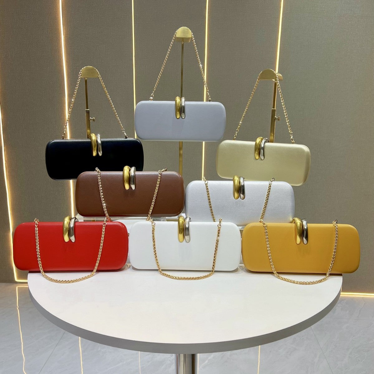 Chic Chain Evening Clutch for Women, A Versatile Top-Handle Crossbody Bag with Premium Elegant Design, Perfect for Formal Gowns Weddings & Special Occasions