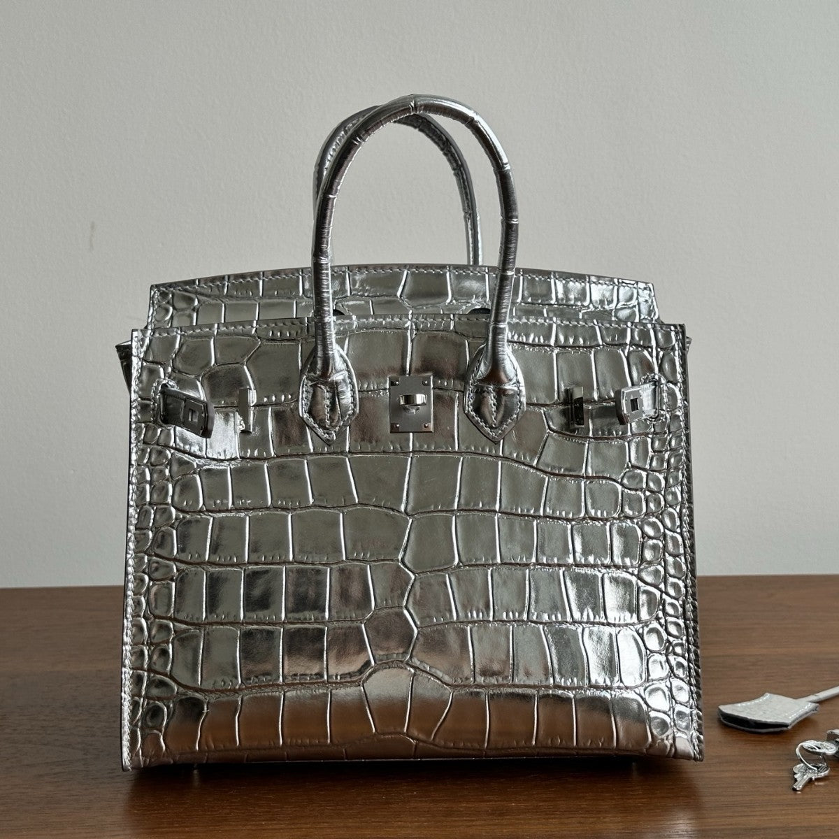 Chic Silver-Tone External Stitching Croc-Embossed Birkin-Inspired Tote Bag for Women, 25cm Stainless Steel Hardware Top-Layer Cowhide Handbag with Premium Quality