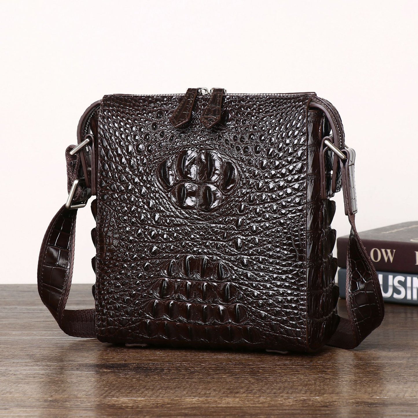 New Arrival Croc-Effect Business Shoulder Bag for Men, A Fashionable Crossbody Casual Bag with Trendy Outdoor Design