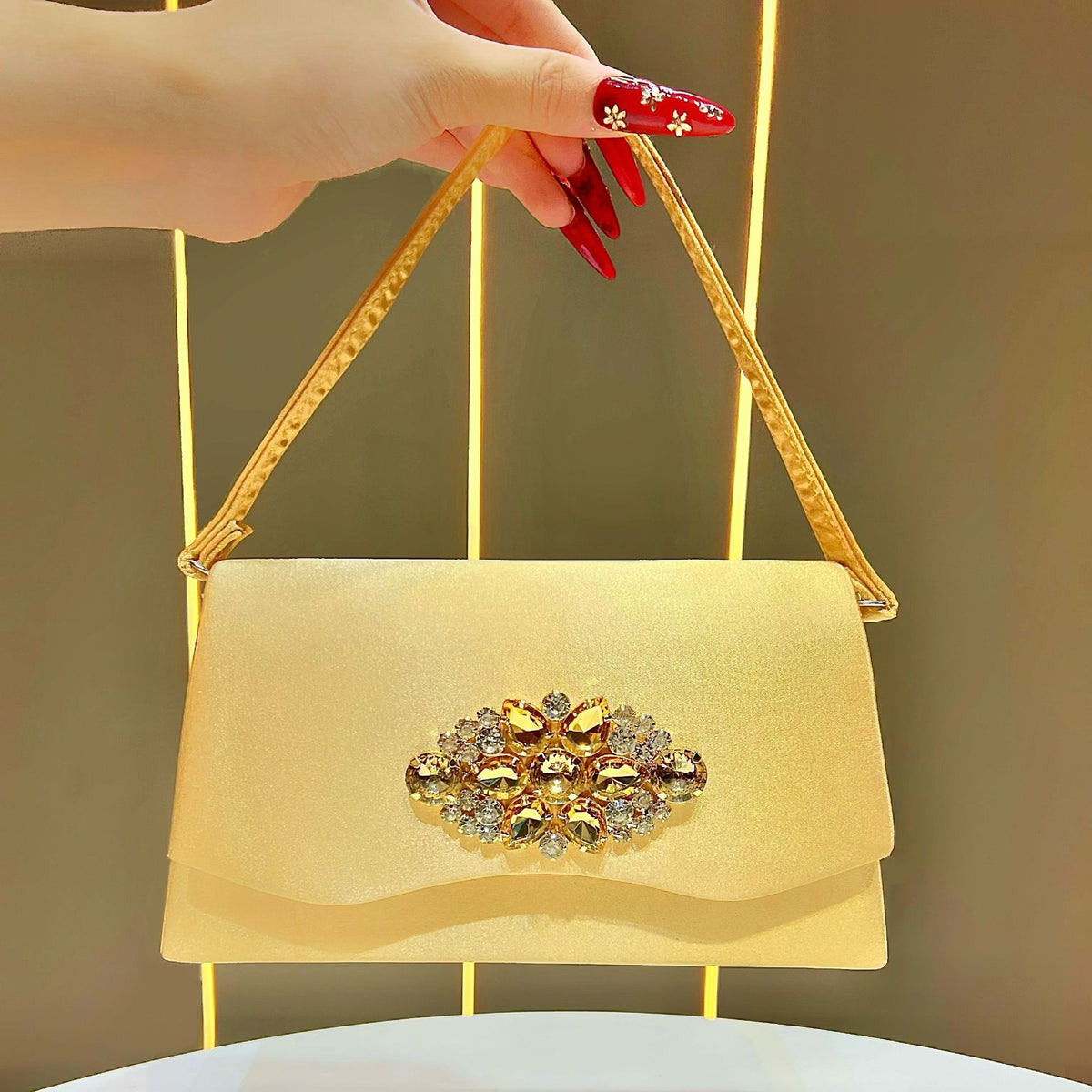 Elegant Rhinestone-Embellished Evening Bag for Women, A Unique Crystal-Studded Top-Handle Underarm Shoulder Purse with Boutique Design, Perfect for Formal Dresses Banquets Weddings & Special Occasions