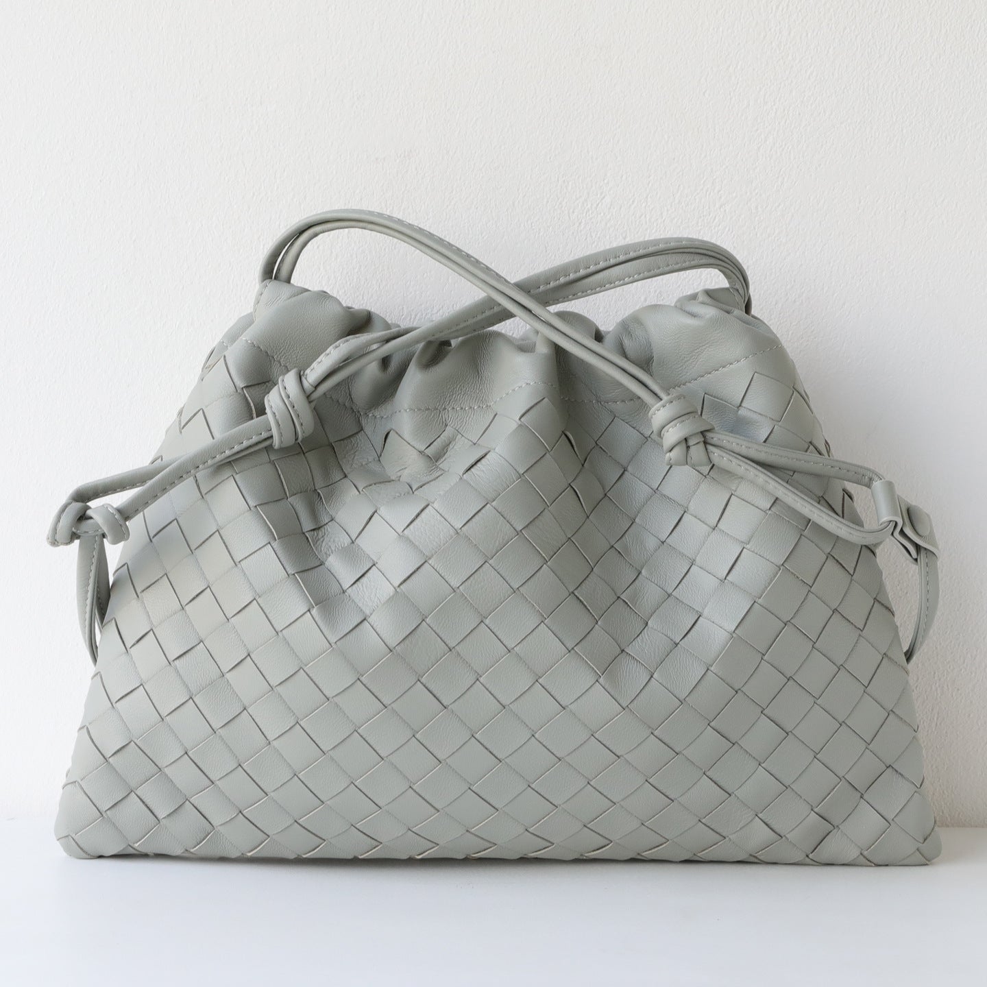 Sheepskin Woven Dumpling Drawstring Bag for Women Genuine Leather Underarm Shoulder Crossbody Handbag, Versatile Purse with Soft Textured Design