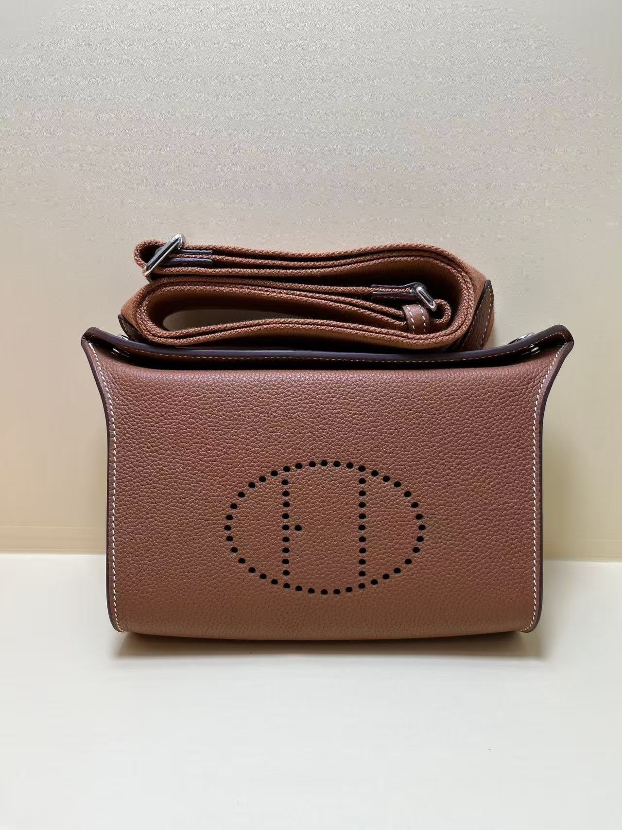Genuine Top Layer Pebbled Cowhide Chest Bag for Women, New Woven Strap Shoulder Crossbody Bag, Fashionable Casual Daypack for Ladies