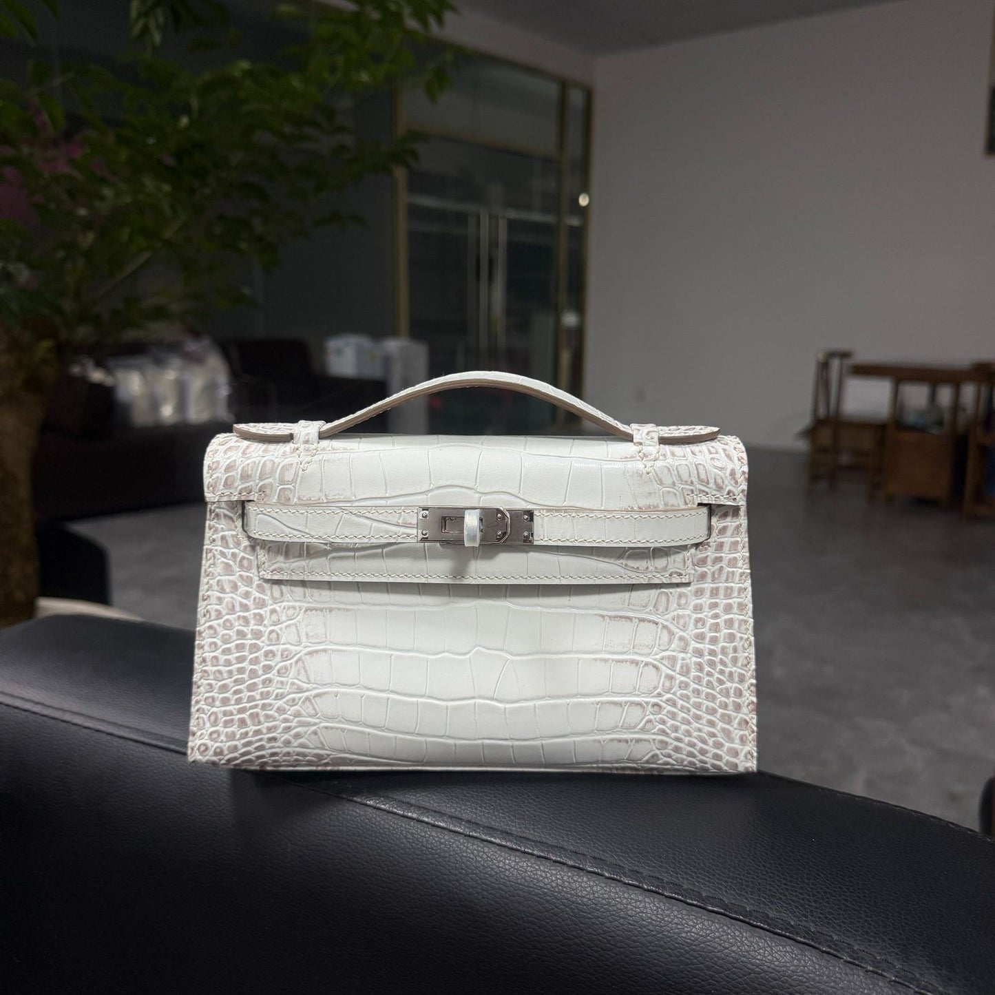 Premium 22cm Croc-Effect Kelly-Inspired Top-Handle Bag for Women, Hand-Stitched Waxed Thread Detailing with Steel Hardware, Light Luxury Genuine Top-Layer Cowhide Leather Handbag