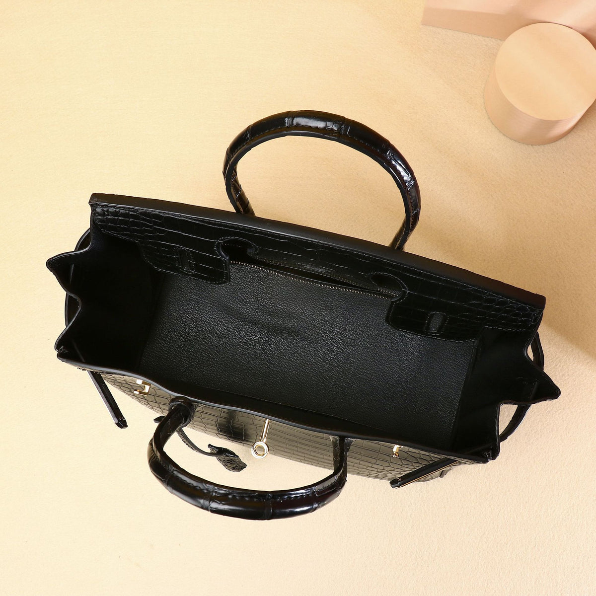 Elegant Croc-Embossed Large Tote Bag for Women, Premium High-End Banquet Handbag with Classic Sophisticated Design, A Luxurious Everyday Purse