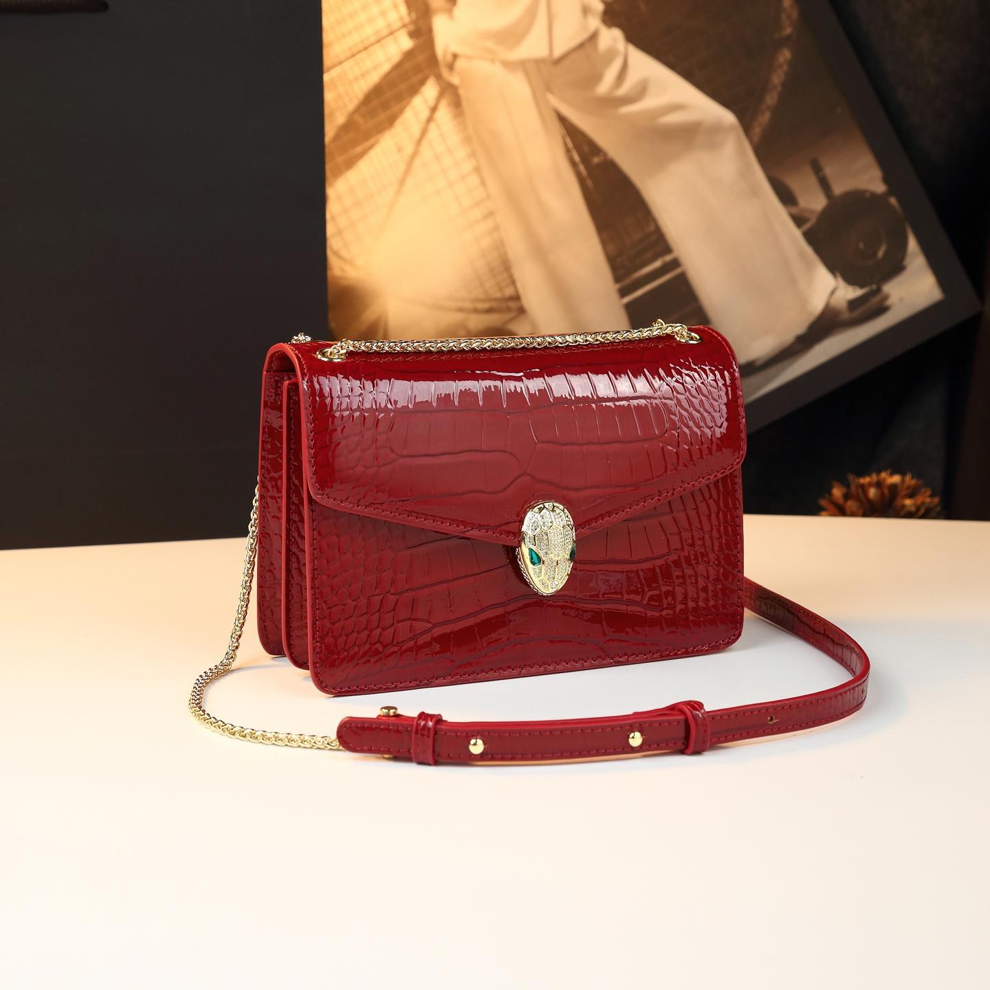 New Arrival Croc-Effect Genuine Leather Small Square Bag for Women, A Serpent-Head Chain Crossbody Shoulder Handbag with Elegant Design