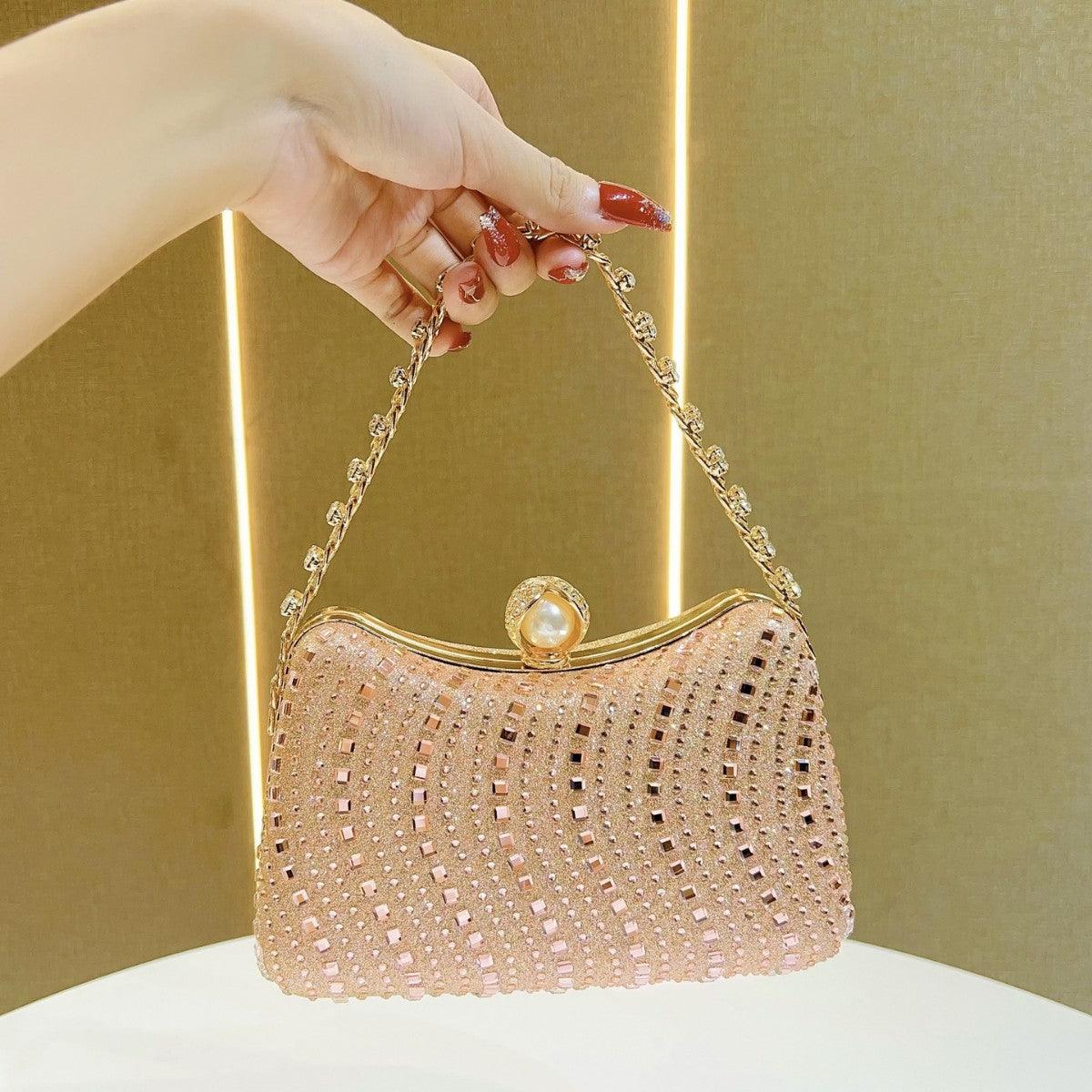 Elegant Rhinestone-Embellished Vintage Evening Bag for Women, A Premium Crystal Top-Handle Chain Crossbody Handbag with Sophisticated Design, Perfect for Banquets Weddings & Special Occasions