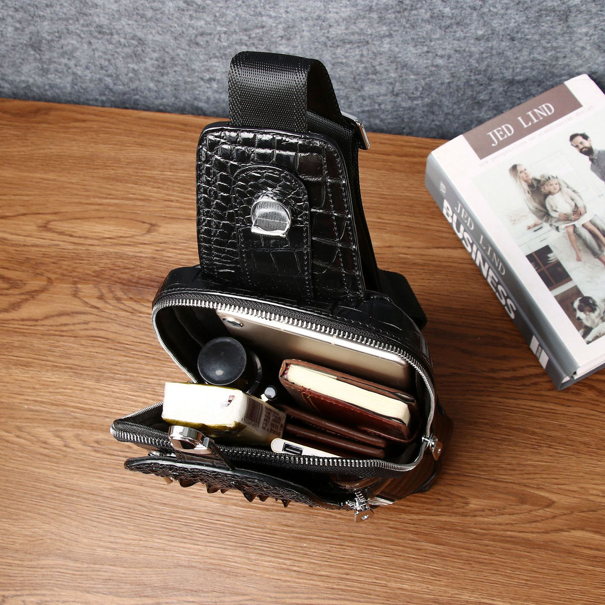 New Arrival Croc-Effect Genuine Leather Chest Bag for Men, A Top-Layer Cowhide Crossbody Shoulder Front Pack with Fashionable Design, Perfect for Outdoor & Casual Use
