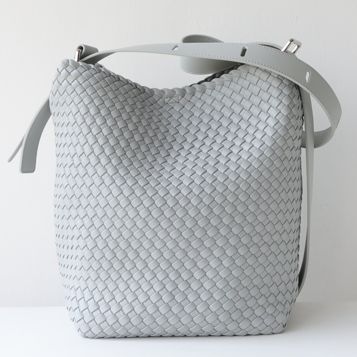Handwoven Relaxed Tote Bag for Women Niche Minimalist Commuter Shoulder Handbag, Large Capacity Purse with Artisan Texture