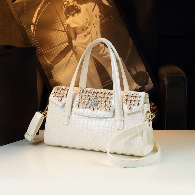 Genuine Croc-Embossed Leather Baguette Bag for Women – Elegant Lady-Inspired Shoulder & Crossbody Handbag, A Sophisticated Purse for Stylish Mature Ladies