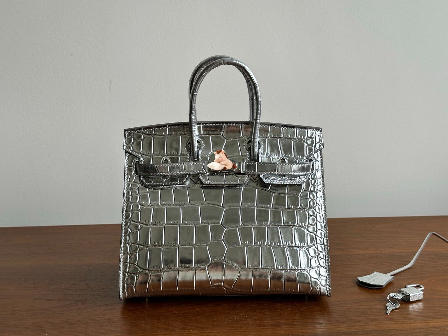 Chic Silver-Tone External Stitching Croc-Embossed Birkin-Inspired Tote Bag for Women, 25cm Stainless Steel Hardware Top-Layer Cowhide Handbag with Premium Quality