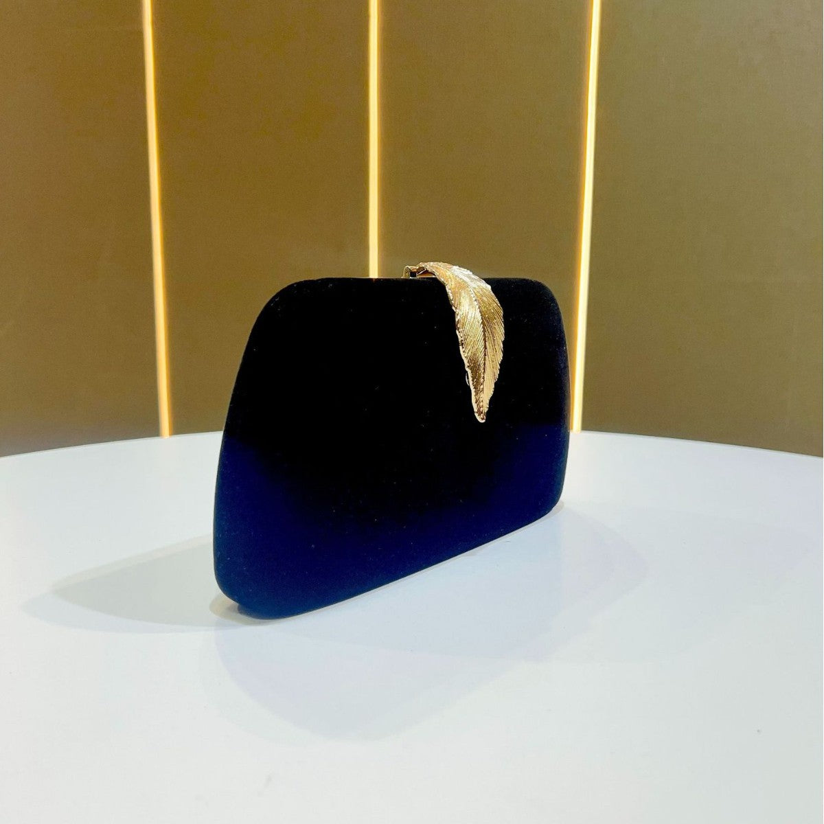 Luxurious Velvet Evening Clutch for Women, A Sophisticated Small Handbag with Elegant Premium Design, Perfect for Cheongsam Formal Gowns Weddings & Banquets