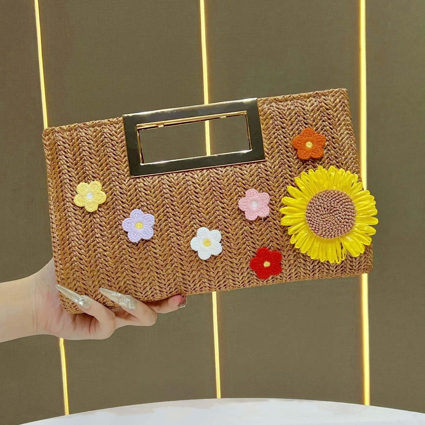 Chic Woven Straw Clutch for Women, A Stylish Chain Crossbody Shoulder Handbag with Top Handle & Eye-Catching Design, Perfect for Summer Beach Vacations & Everyday Style