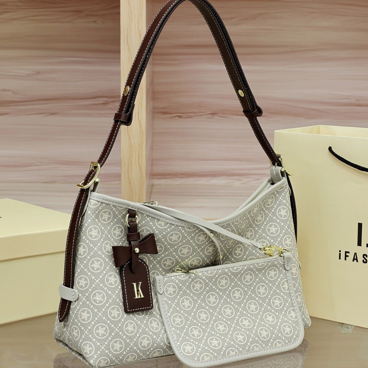Genuine Leather Vintage Printed Tote Bag for Women, New Large Capacity Commute Shoulder Crossbody Handbag, Premium Fashionable Everyday Purse for Ladies