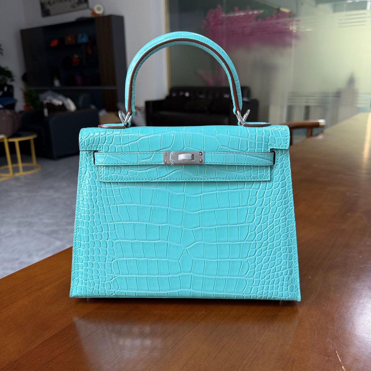 Premium 25cm Kelly-Inspired Fully Hand-Stitched Croc-Effect Leather Bag for Women, External Stitching Top-Layer Cowhide with Stainless Steel Hardware, Versatile Top-Handle Crossbody Handbag