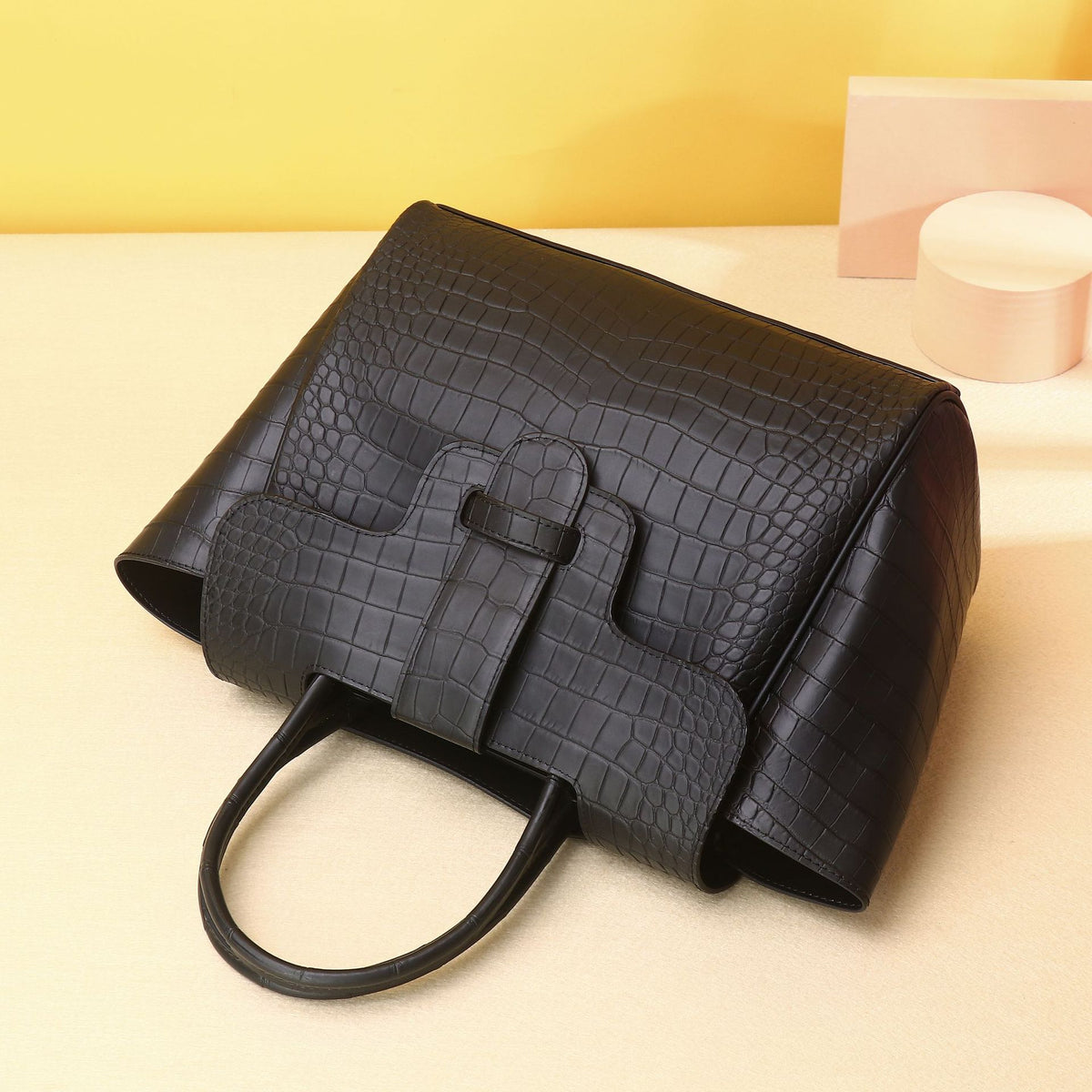 New Arrival Matte Black Croc-Effect Classic Handbag for Women, A Large Capacity Top-Handle Shoulder Crossbody Bag with Premium Design