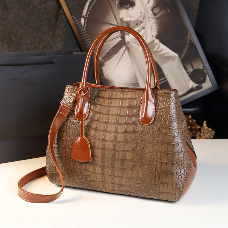 New Arrival Croc-Effect Genuine Leather Large Capacity Tote Bag for Women, A Fashionable Shoulder Handbag Perfect for Middle-Aged Moms