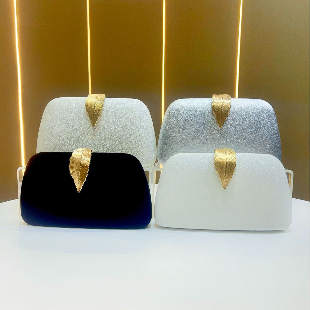 Luxurious Velvet Evening Clutch for Women, A Sophisticated Small Handbag with Elegant Premium Design, Perfect for Cheongsam Formal Gowns Weddings & Banquets