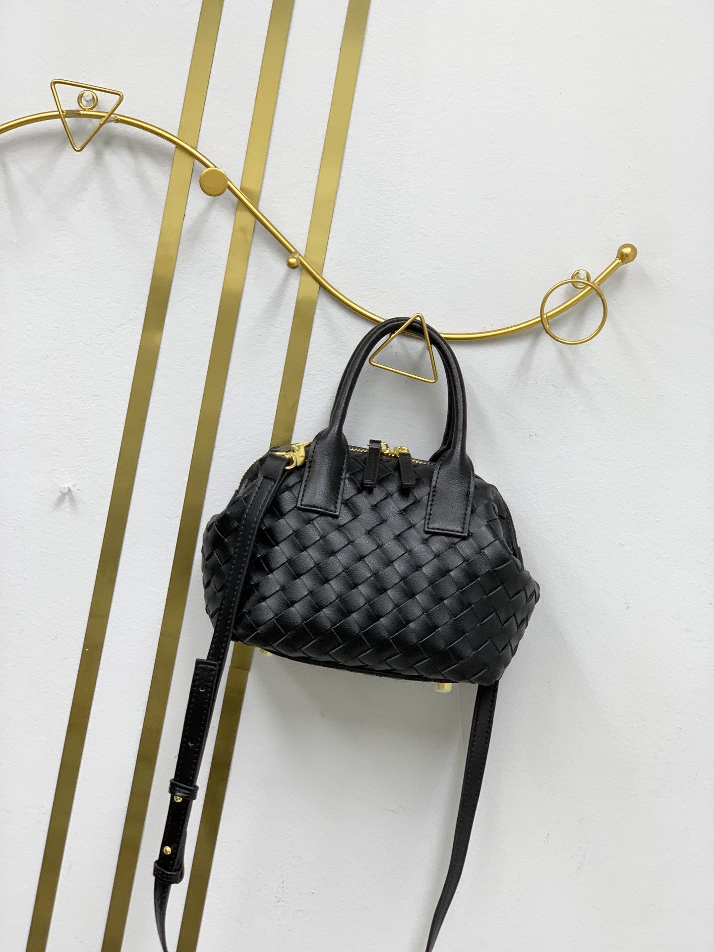 Genuine Leather Woven Boston Bag for Women, New Casual Shoulder Crossbody Top Handle Purse, Trendy Bowling Handbag for Ladies