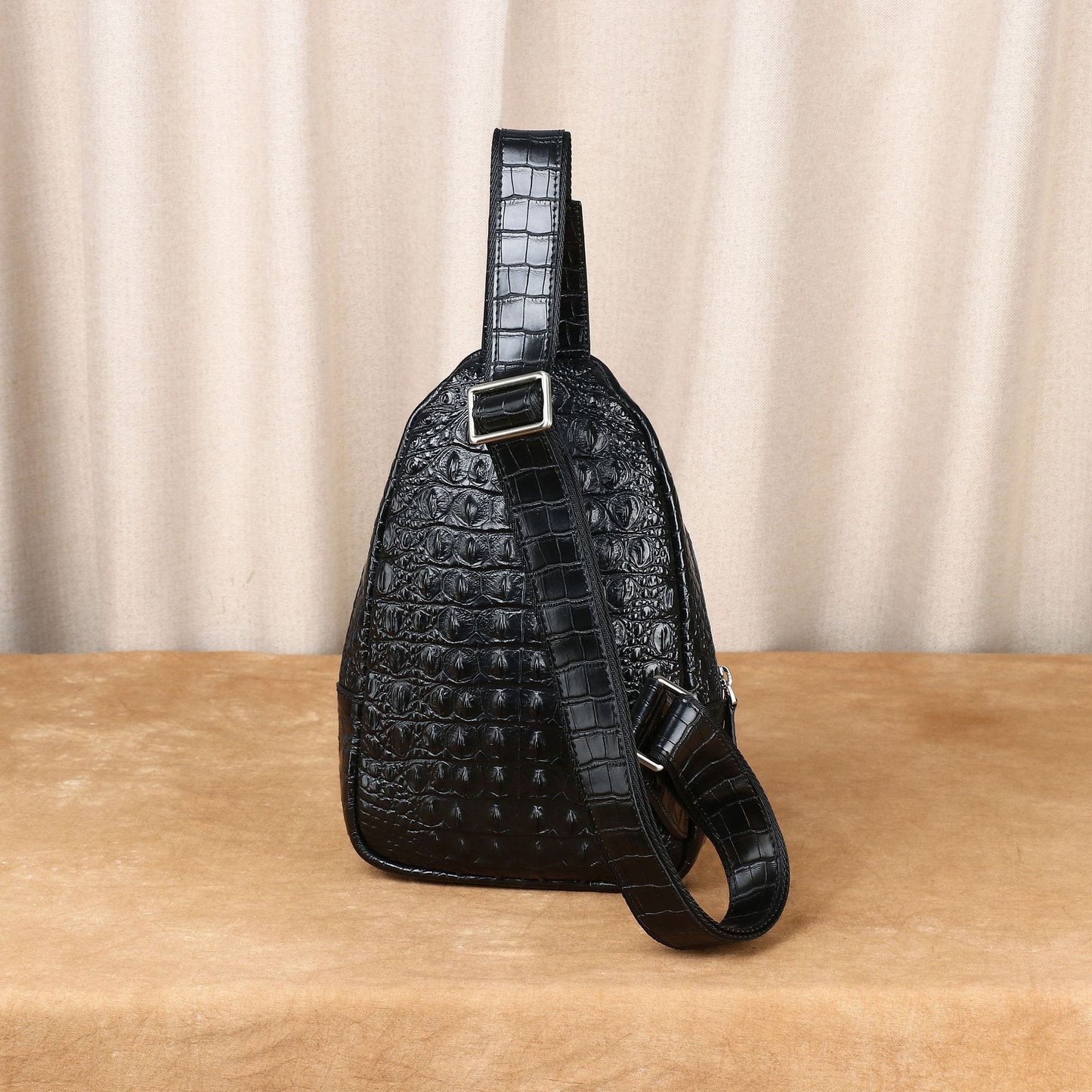 New Arrival Croc-Effect Genuine Leather Chest Bag for Men, A Trendy Crossbody Shoulder Bag with Unique Casual Style