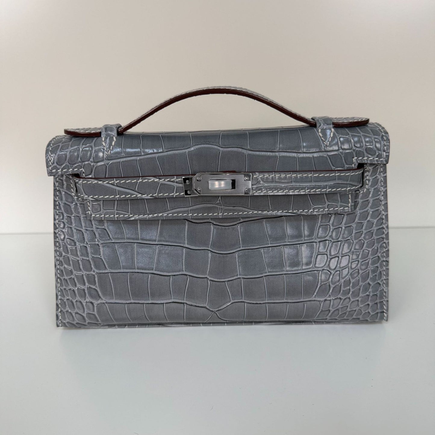 Premium 22cm Croc-Effect Kelly-Inspired Top-Handle Bag for Women, Hand-Stitched Waxed Thread Detailing with Steel Hardware, Light Luxury Genuine Top-Layer Cowhide Leather Handbag