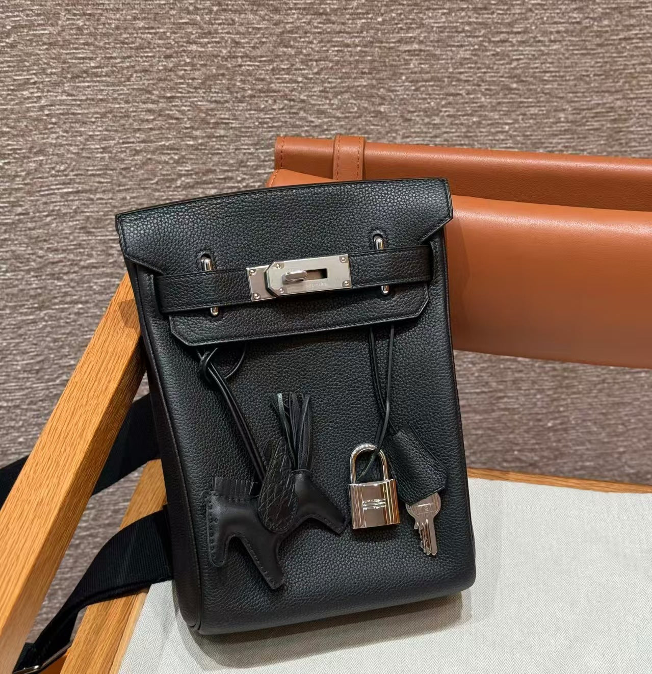 Genuine Top Layer Togo Pebbled Leather Chest Bag for Men and Women, Hermès-Style Unisex Waist Crossbody Shoulder Purse, Minimalist Fashionable Casual Daypack for Ladies and Gentlemen