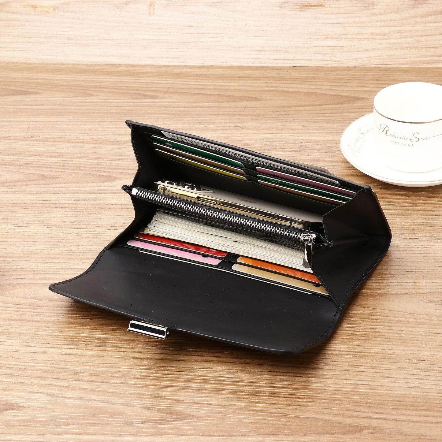 New Arrival Croc-Effect Long Clutch Wallet for Women, A Large Capacity Multi-Card Holder with Classic Fashionable Evening Design